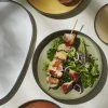 Assiette à bord droit rond marron porcelaine culinaire Ø 33 cm  Caractère - REVOL Hot