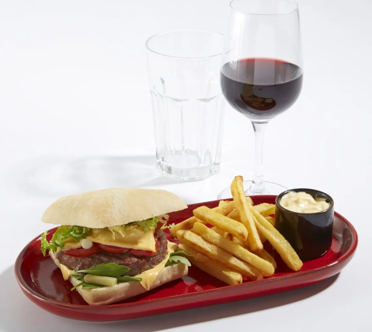 PRO.MUNDI Assiette à burger ovale rouge grès émaillé 29x14 cm Gres Couleur Outlet