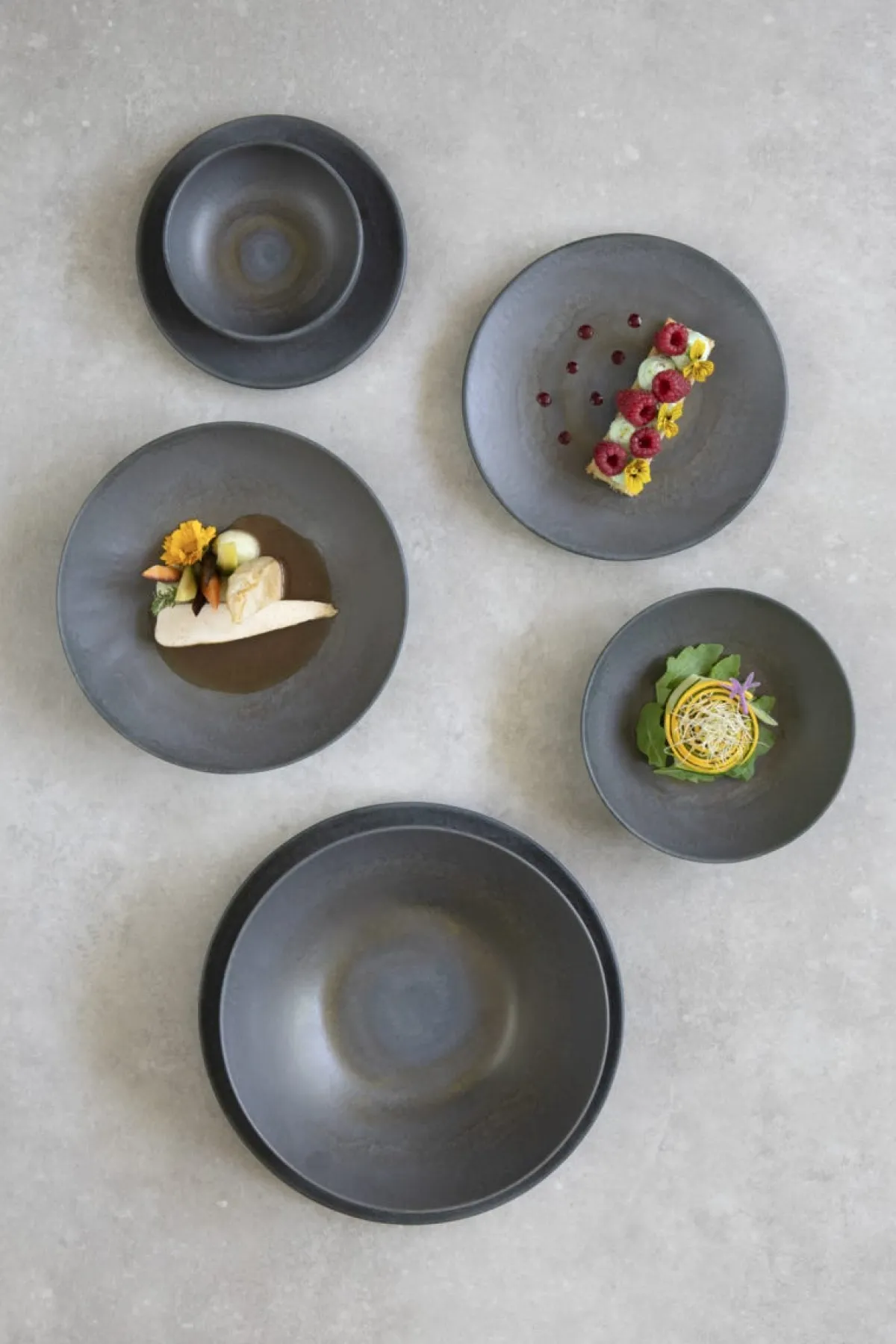 Assiette coupe creuse rond gris brun grès émaillé Ø 17 cm Enigma - ACCOLADE