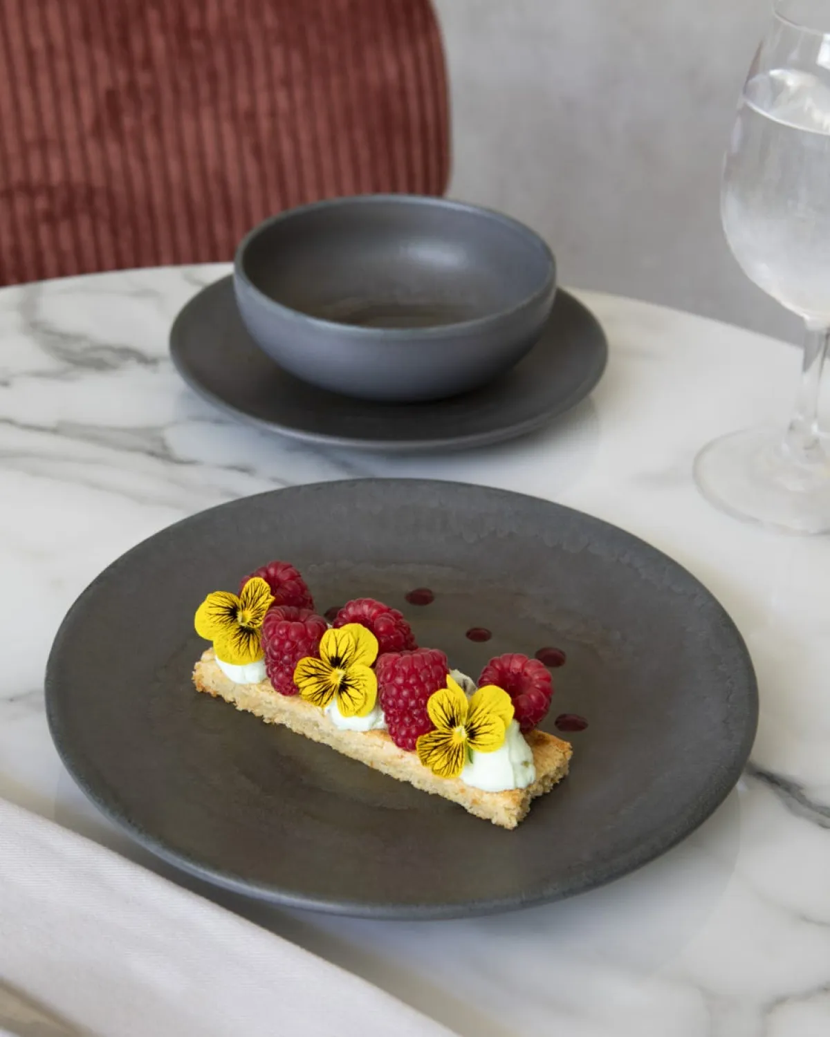 ACCOLADE Assiette coupe creuse rond gris brun grès émaillé Ø 22 cm Enigma Sale