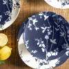 Assiette coupe plate rond bleu porcelaine Ø 20 cm Flora - ESSENTIALS COLLECTION Outlet