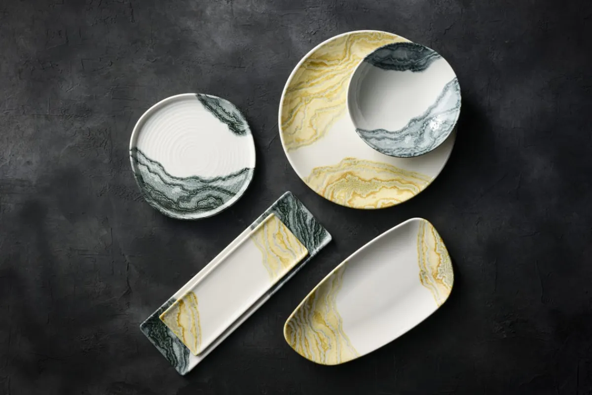 CHURCHILL Assiette coupe plate triangulaire Gold porcelaine vitrifiée 26,5x20,5 cm Tide Best