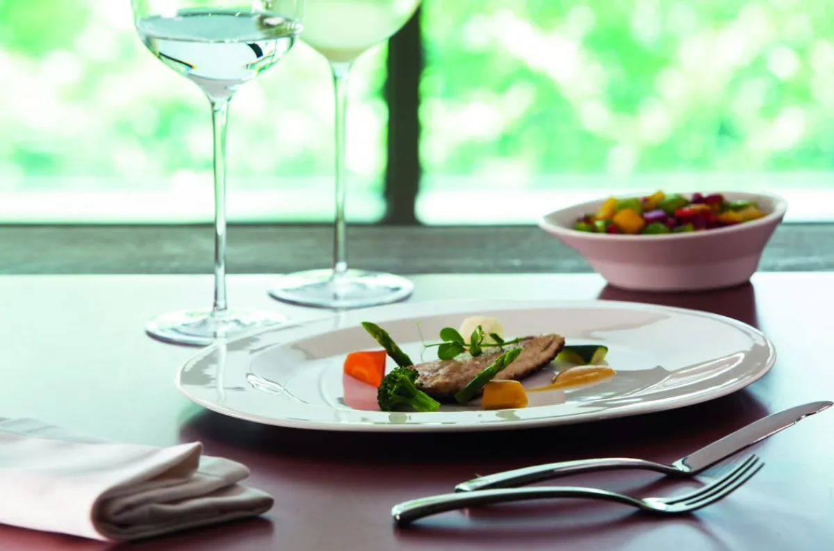Assiette creuse ovale ivoire porcelaine vitrifiée 29,1x23 cm Giro - RAK Outlet