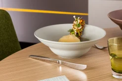 Assiette extra creuse rond Bleu lavande porcelaine vitrifiée Ø 22,7 cm Neo Fusion - RAK Hot