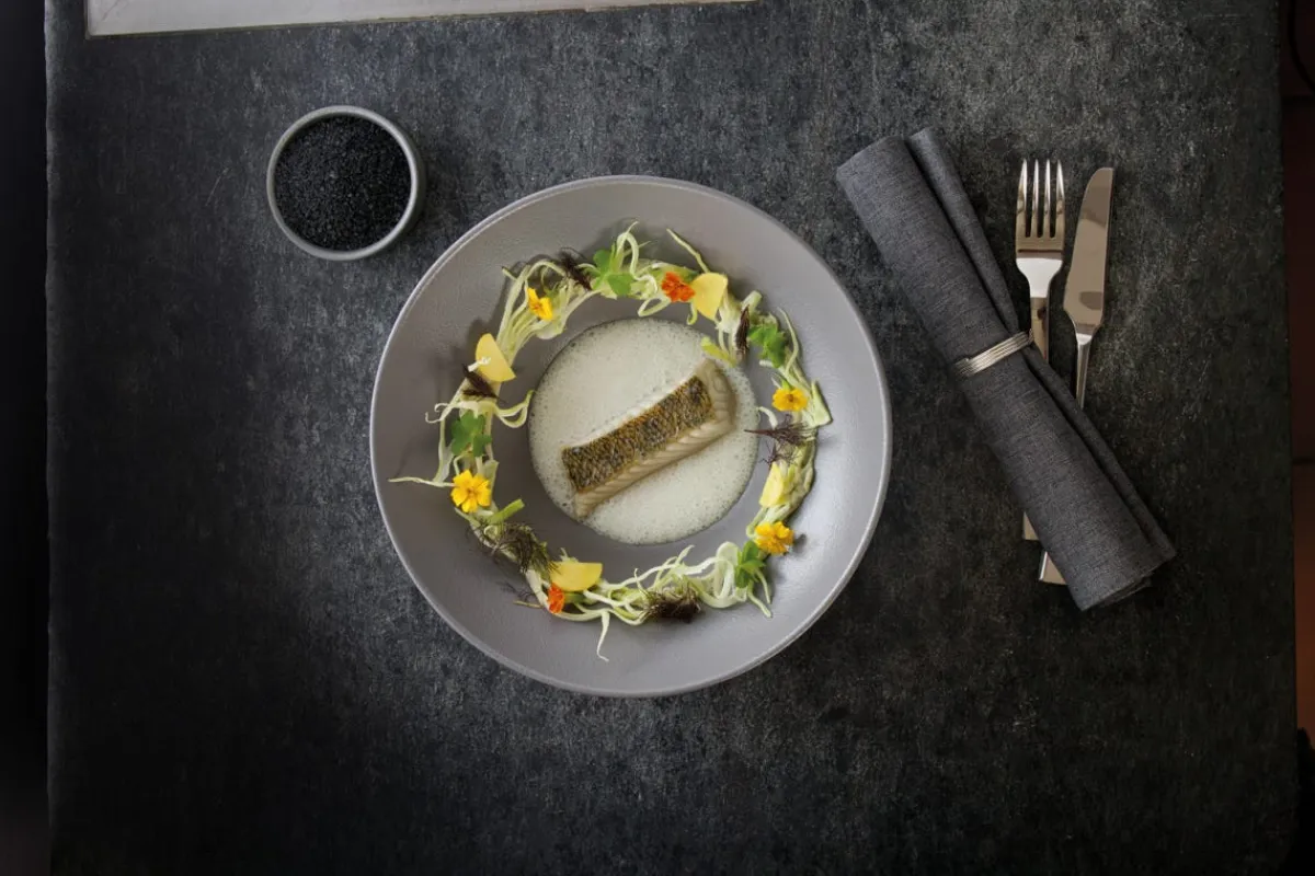 Assiette extra creuse rond noir porcelaine vitrifiée Neo Fusion - RAK Best