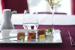Assiette plate rectangulaire blanc porcelaine vitrifiée 32x12,5 cm Moon - RAK Online