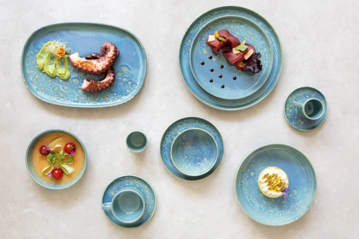 Assiette plate rond bleu grès émaillé Ø 22 cm Magic - ACCOLADE Hot