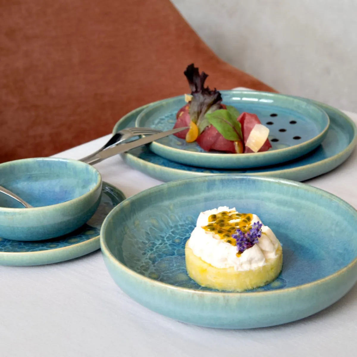ACCOLADE Assiette plate rond bleu grès émaillé Ø 28 cm Magic Outlet