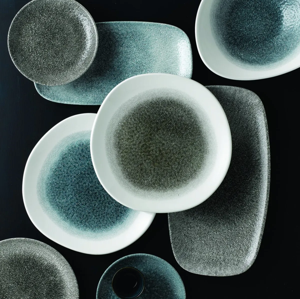 Assiette plate rond bleu porcelaine vitrifiée Ø 21,7 cm Raku Topaz - CHURCHILL Hot