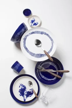 Assiette plate rond lapis lazuli swirl - points blancs grès émaillé Ø 26,5 cm Feast By Ottolenghi - SERAX Online