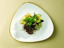 Assiette plate triangulaire barley white porcelaine vitrifiée 26,5x26,5 cm Stonecast Barley - CHURCHILL Clearance