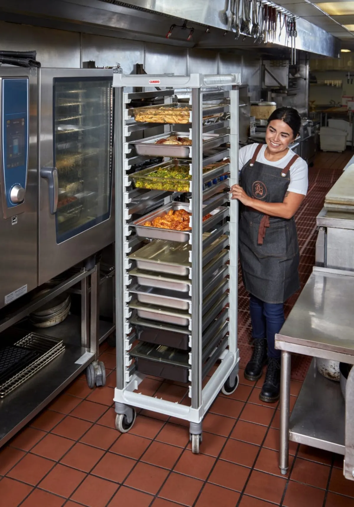 Chariot plastique sens largeur GN 1/1 18 niveaux Camshelving - CAMBRO Best