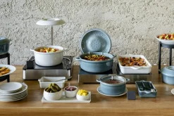 Cocotte avec couvercle rond Gris nuage porcelaine culinaire Ø 22 cm Bombance - REVOL Outlet