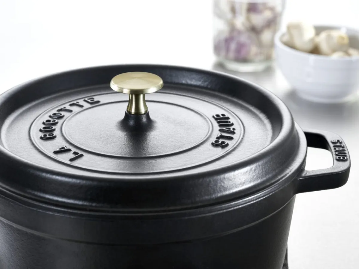 STAUB Cocotte fonte d'acier Sans revêtement Avec couvercle Ø 20 cm 14,2 cm 2,2 L