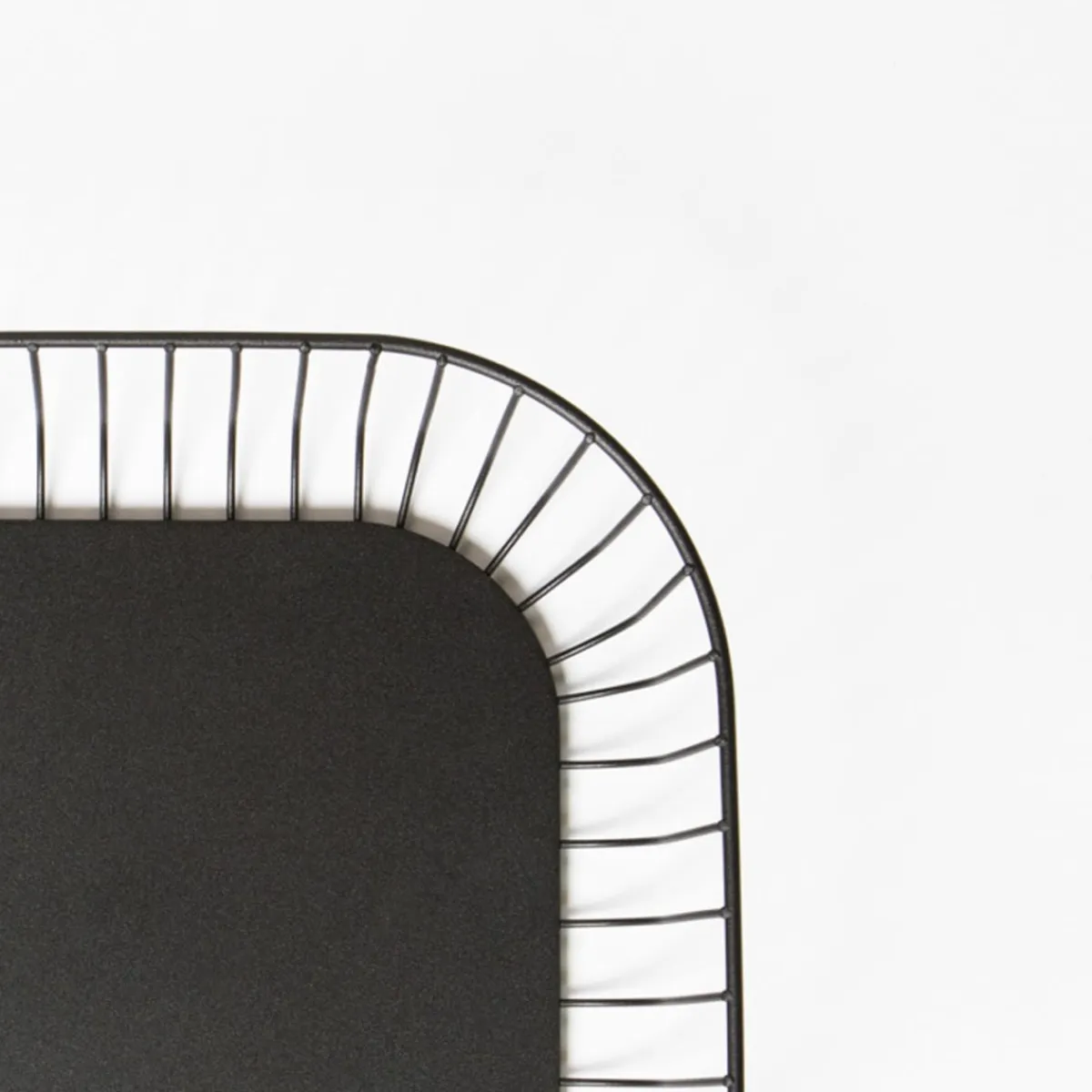 Corbeille de buffet acier noir 33x27x8,4 cm Naro - PRO.MUNDI Outlet