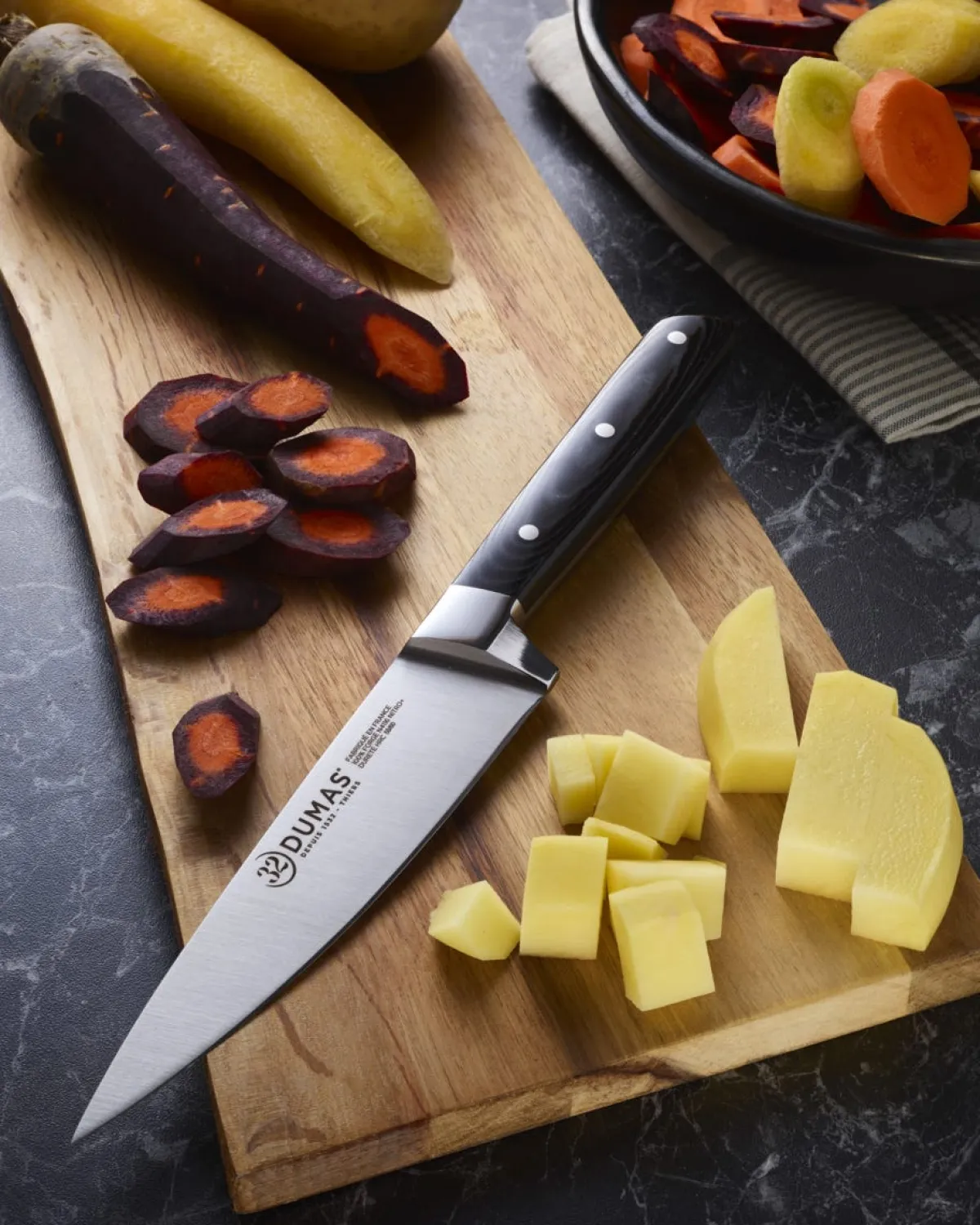 32 DUMAS Couteau chef 20 cm inox plastique unie Signature Micarta