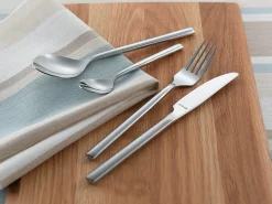 Couteau à steak monobloc cranté 21,4 cm Riviera - PRO.MUNDI