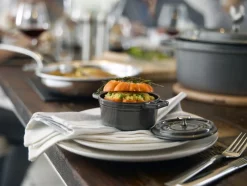 Mini cocotte fonte d'acier Sans revêtement Avec couvercle Ø 10 cm 7 cm 0,25 L - STAUB Hot