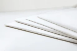 Nappe blanc non tissé 220x127 cm Evolin (25 pièces) - DUNI Discount