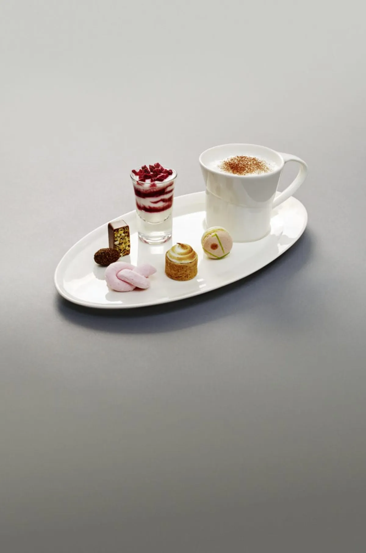 Plat ovale ivoire porcelaine vitrifiée 36,2 cm Giro - RAK Hot