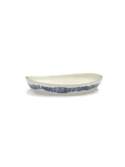 SERAX Plat rond blanc swirl - stripes bleu grès émaillé Ø 30 cm Feast By Ottolenghi Hot