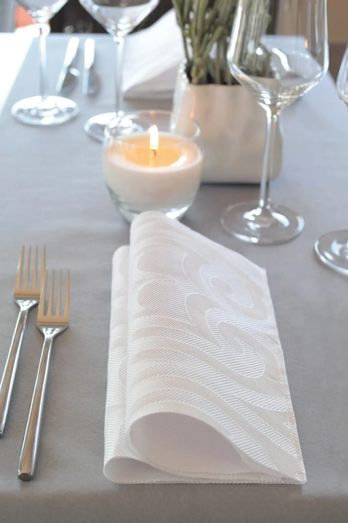 Serviette blanc non tissé 40x40 cm Elegance Lily (40 pièces) - DUNI Best