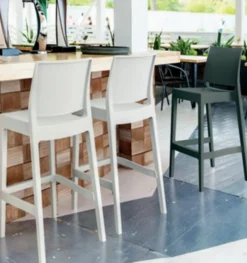 Tabouret de bar vert olive 108x44x51 cm Maya - FLEXMOB Clearance