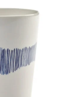 Tasse à thé rond blanc swirl - stripes bleu grès émaillé 33 cl Ø 8,5 cm Feast By Ottolenghi - SERAX Hot